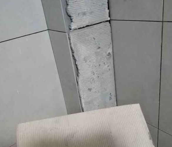 化州瓷砖空鼓维修公司分享下厨房瓷砖脱落的补救措施。
